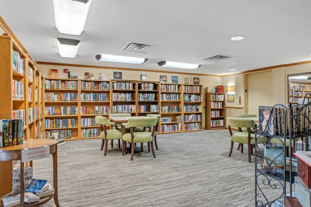 AL101282_2385_Dolly_Ridge_Vestavia_20220531_022 - Town Village Vestavia Hills The library contains floor-to-ceiling bookshelves and reading tables at Town Village Vestavia Hills, a senior living community near Homewood, AL.